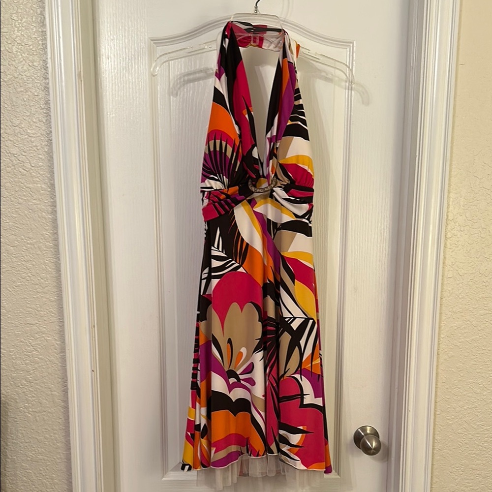 Vibrant Halter mini Dress with Floral Print - Picture 5 of 8